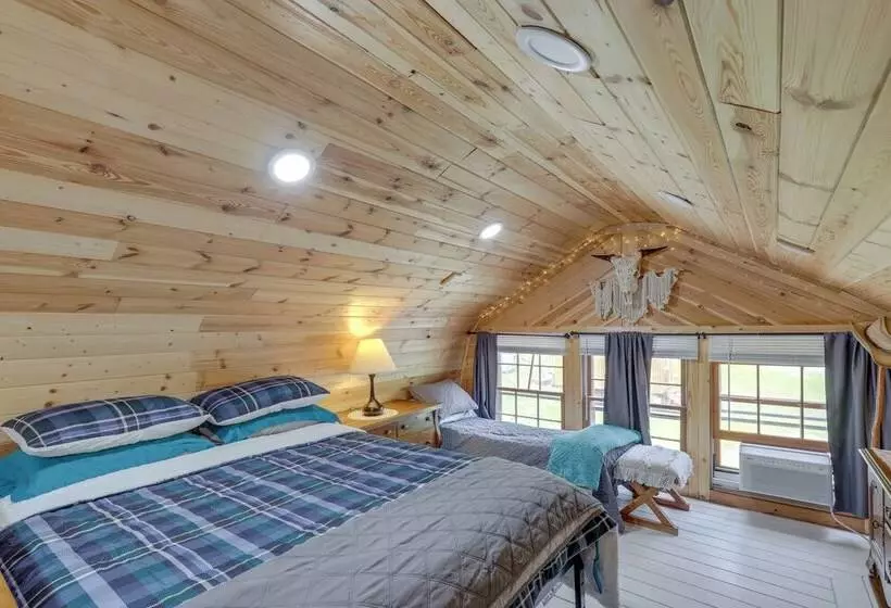 Unique Converted Trailer In Marshall: Pet Friendly