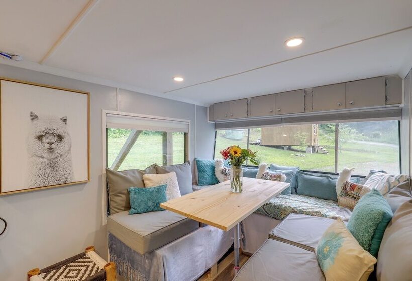Unique Converted Trailer In Marshall: Pet Friendly