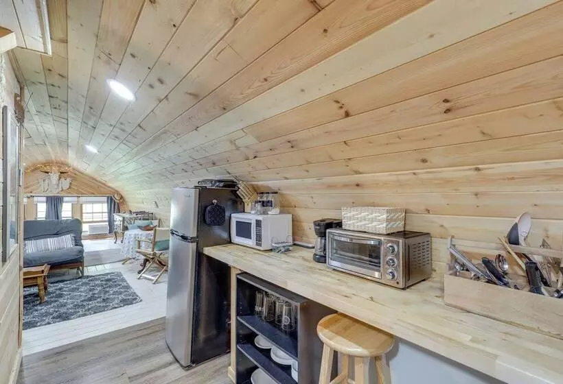 Unique Converted Trailer In Marshall: Pet Friendly