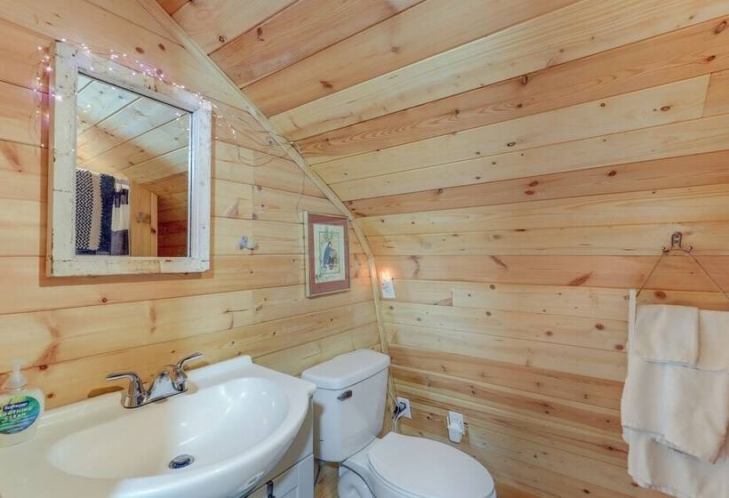 Unique Converted Trailer In Marshall: Pet Friendly