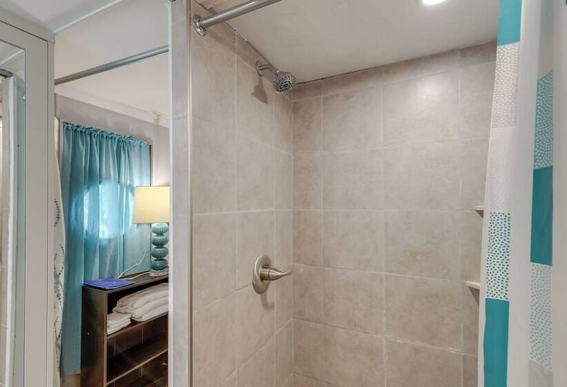 Unique Converted Trailer In Marshall: Pet Friendly