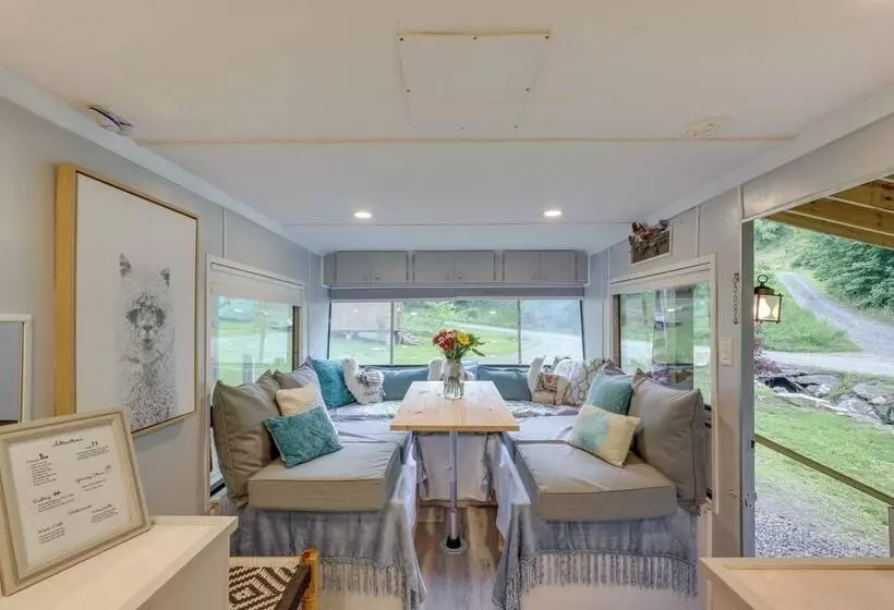 Unique Converted Trailer In Marshall: Pet Friendly