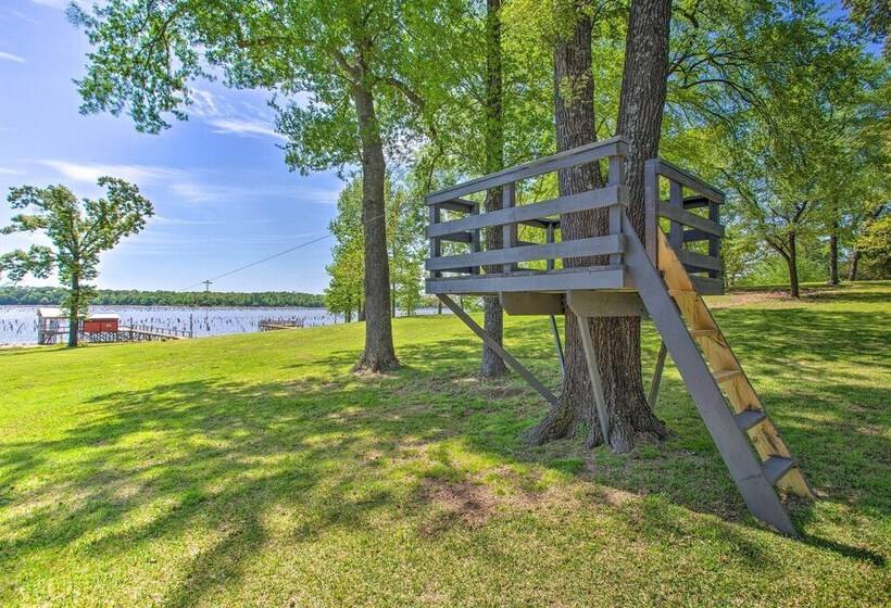 Waterfront Yantis Retreat W/ Deck & Zipline!