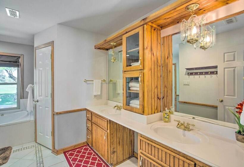 Waterfront Yantis Retreat W/ Deck & Zipline!