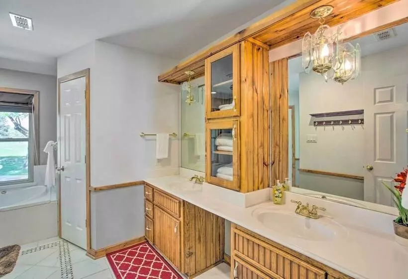 Waterfront Yantis Retreat W/ Deck & Zipline!