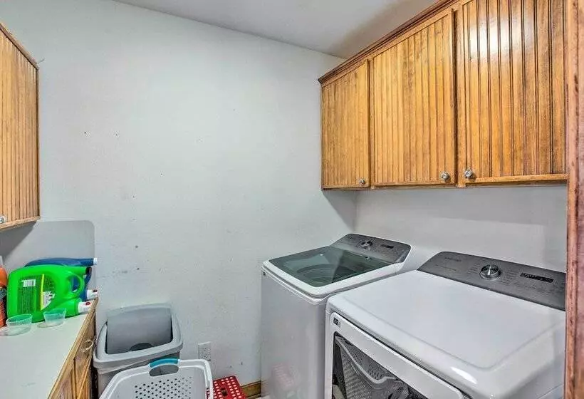 Waterfront Yantis Retreat W/ Deck & Zipline!