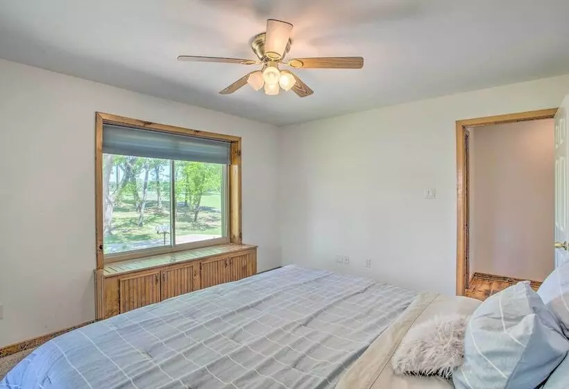 Waterfront Yantis Retreat W/ Deck & Zipline!