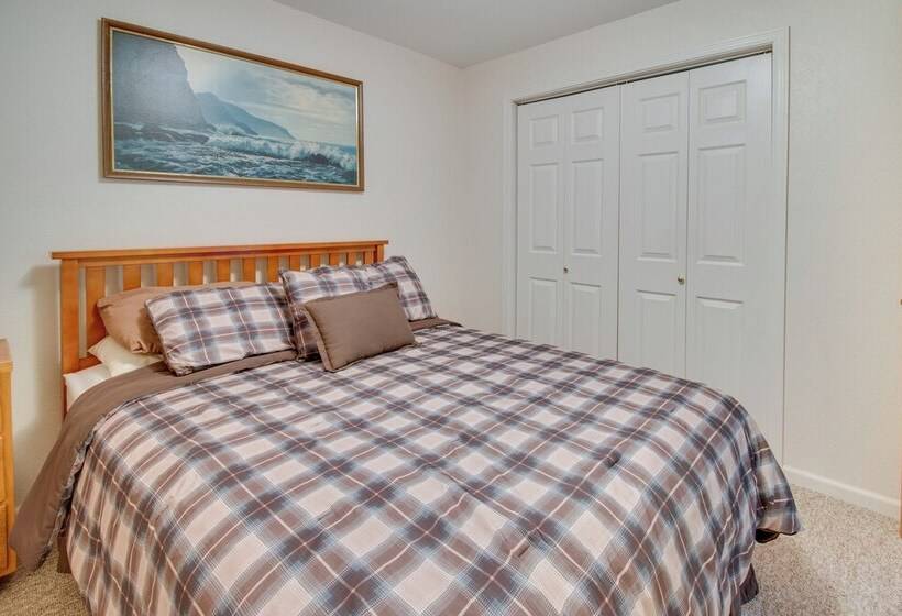 2 Level Home W/ Deck: 1/2 Mi To Lake Mcconaughy!