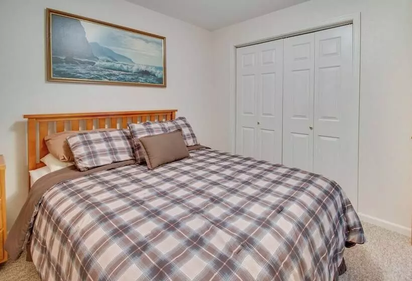 2 Level Home W/ Deck: 1/2 Mi To Lake Mcconaughy!