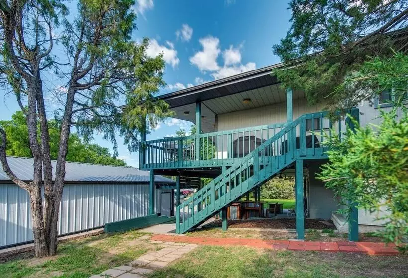 2 Level Home W/ Deck: 1/2 Mi To Lake Mcconaughy!