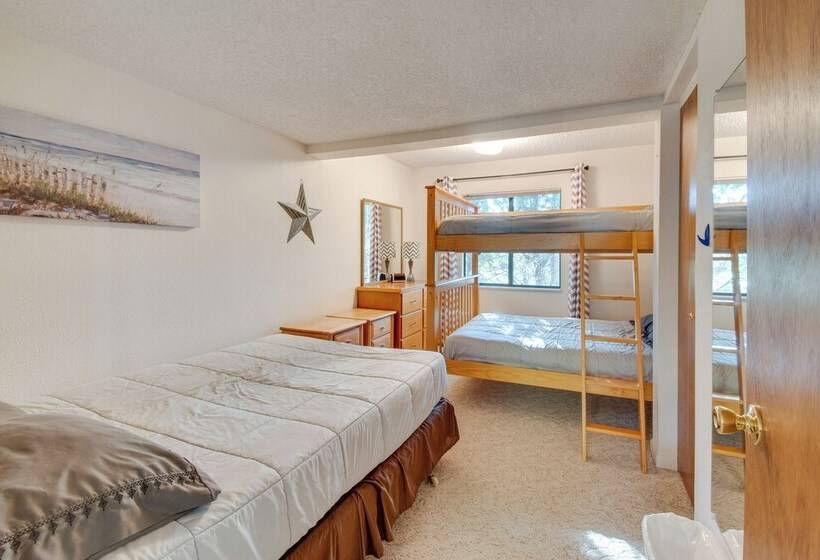 2 Level Home W/ Deck: 1/2 Mi To Lake Mcconaughy!