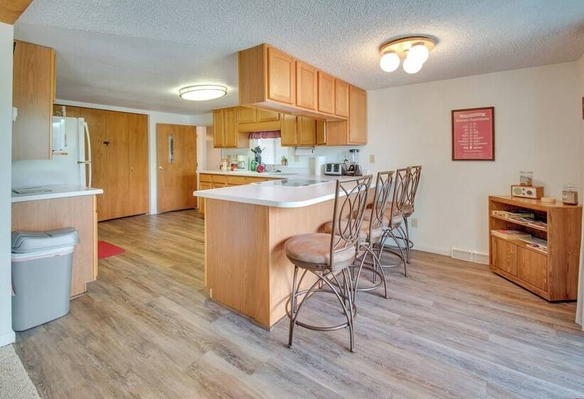 2 Level Home W/ Deck: 1/2 Mi To Lake Mcconaughy!