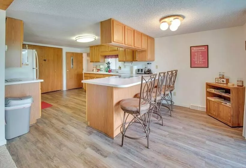 2 Level Home W/ Deck: 1/2 Mi To Lake Mcconaughy!