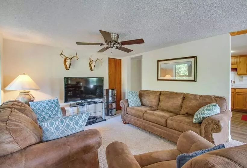 2 Level Home W/ Deck: 1/2 Mi To Lake Mcconaughy!