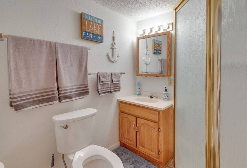 2 Level Home W/ Deck: 1/2 Mi To Lake Mcconaughy!