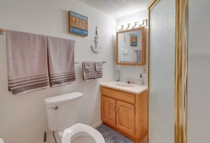 2 Level Home W/ Deck: 1/2 Mi To Lake Mcconaughy!