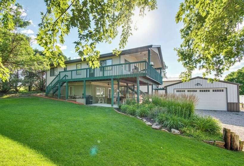 2 Level Home W/ Deck: 1/2 Mi To Lake Mcconaughy!