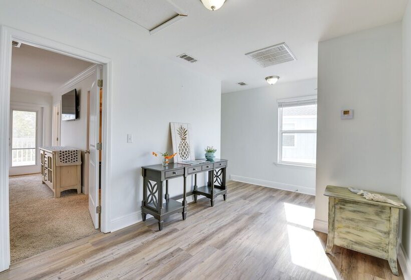 2 Story Pet Friendly Home: 2 Blocks To Ocean!