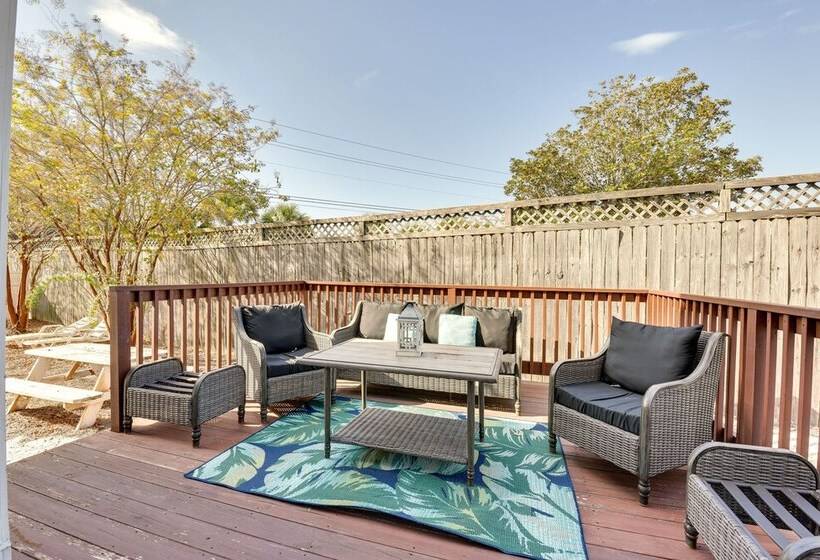 2 Story Pet Friendly Home: 2 Blocks To Ocean!