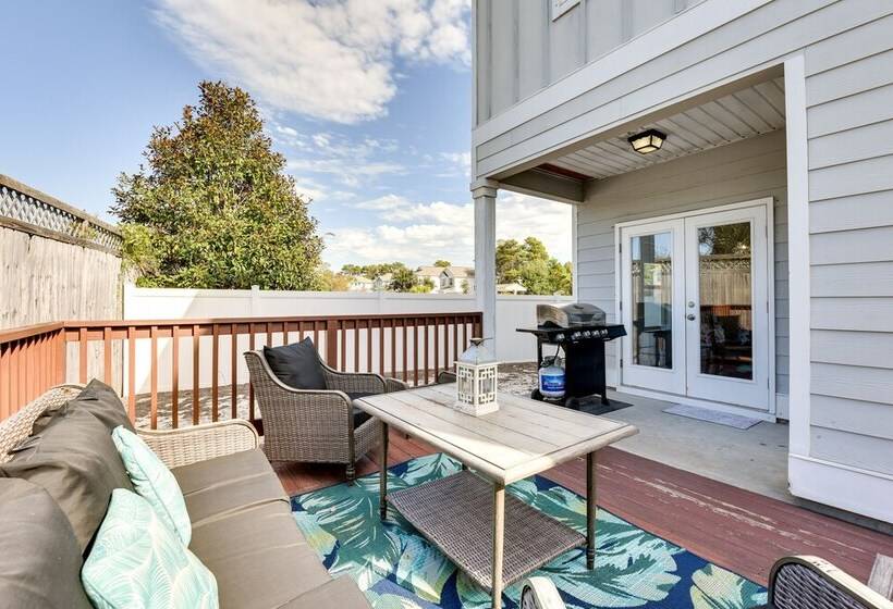 2 Story Pet Friendly Home: 2 Blocks To Ocean!