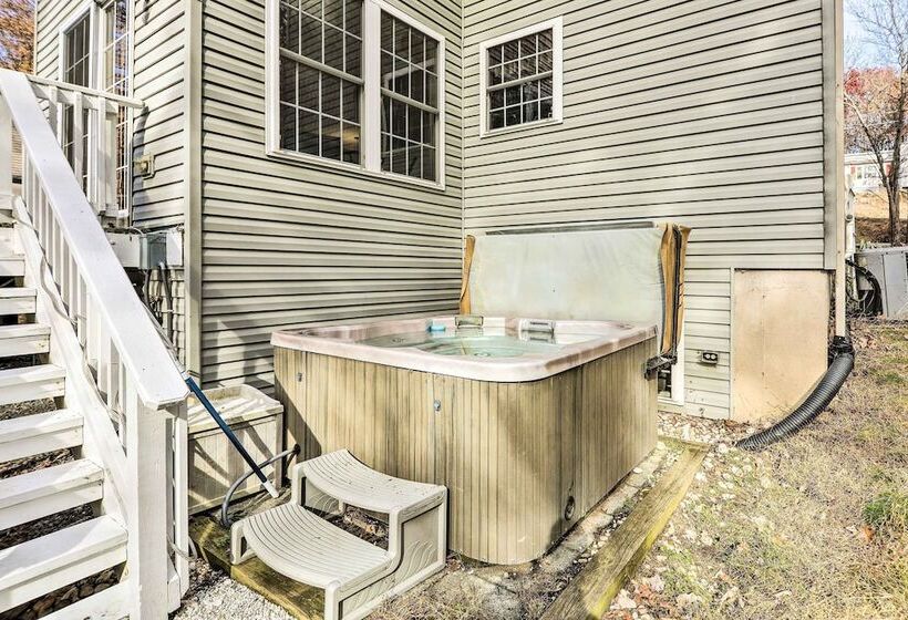 Hot Tub, Lake Access: Serene Albrightsville Home!