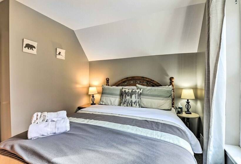 Hot Tub, Lake Access: Serene Albrightsville Home!