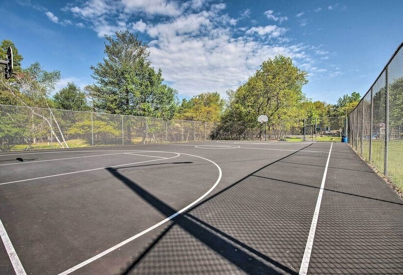 Hot Tub, Lake Access: Serene Albrightsville Home!