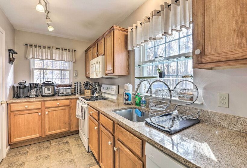 Hot Tub, Lake Access: Serene Albrightsville Home!