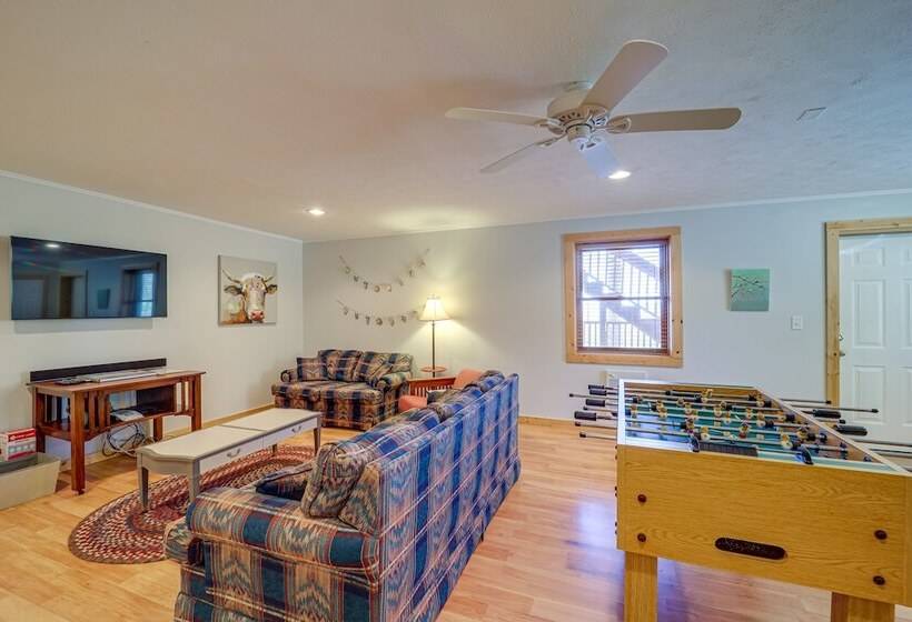 Game Room + Mtn Views: Banner Elk Cabin