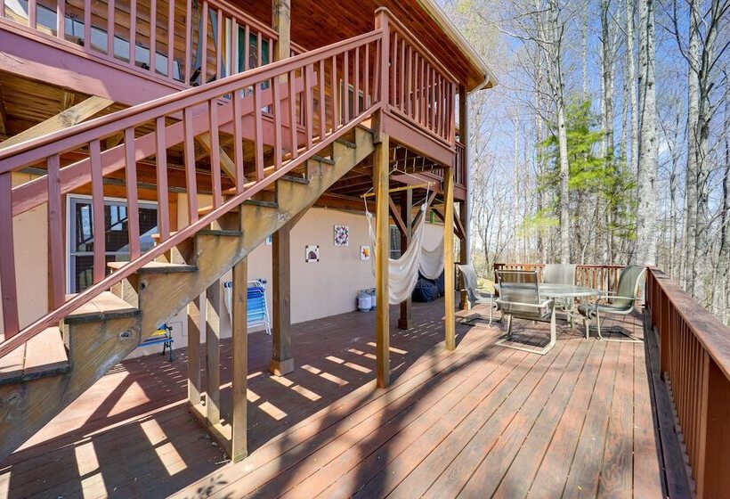 Game Room + Mtn Views: Banner Elk Cabin