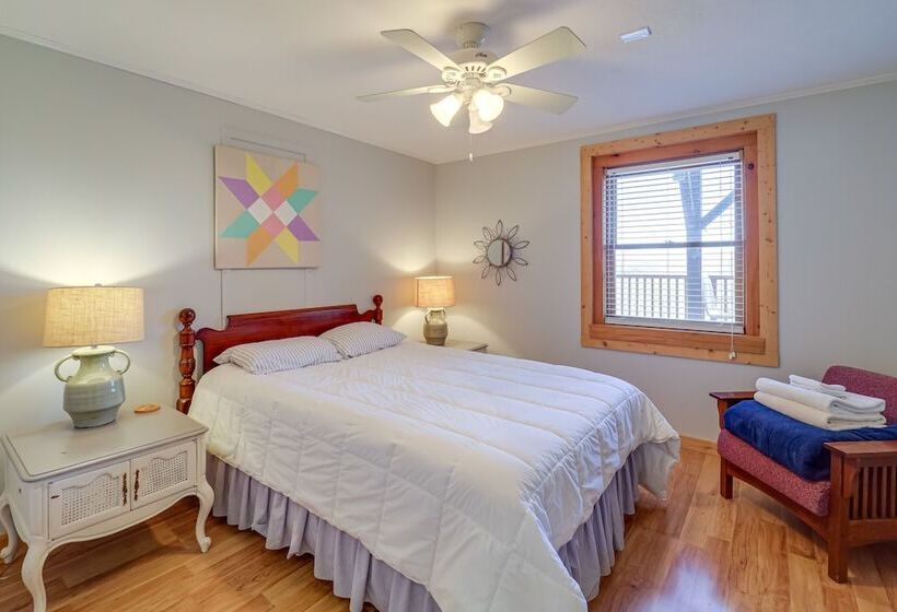 Game Room + Mtn Views: Banner Elk Cabin