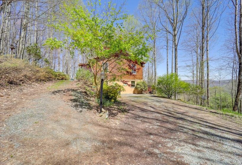 Game Room + Mtn Views: Banner Elk Cabin