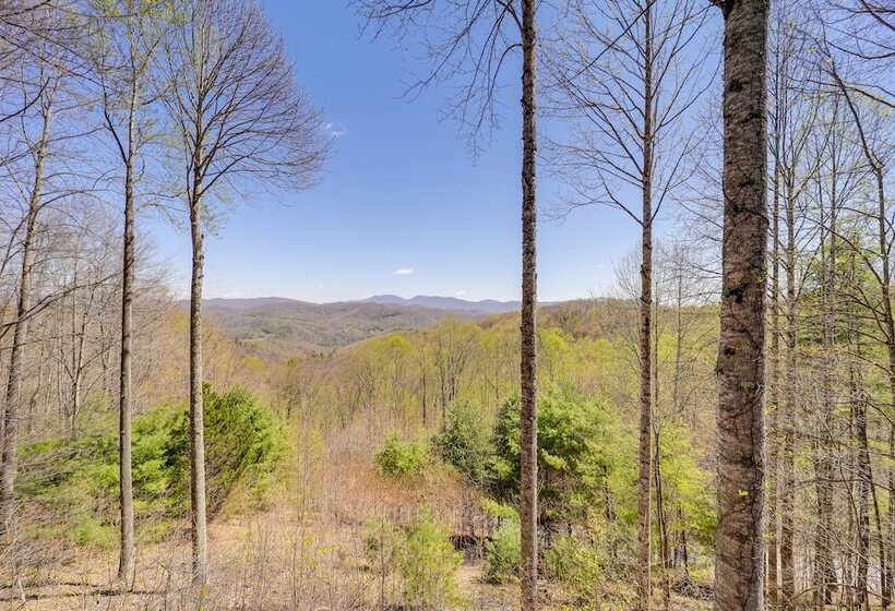 Game Room + Mtn Views: Banner Elk Cabin