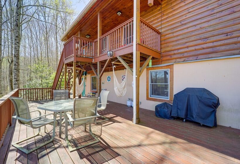 Game Room + Mtn Views: Banner Elk Cabin