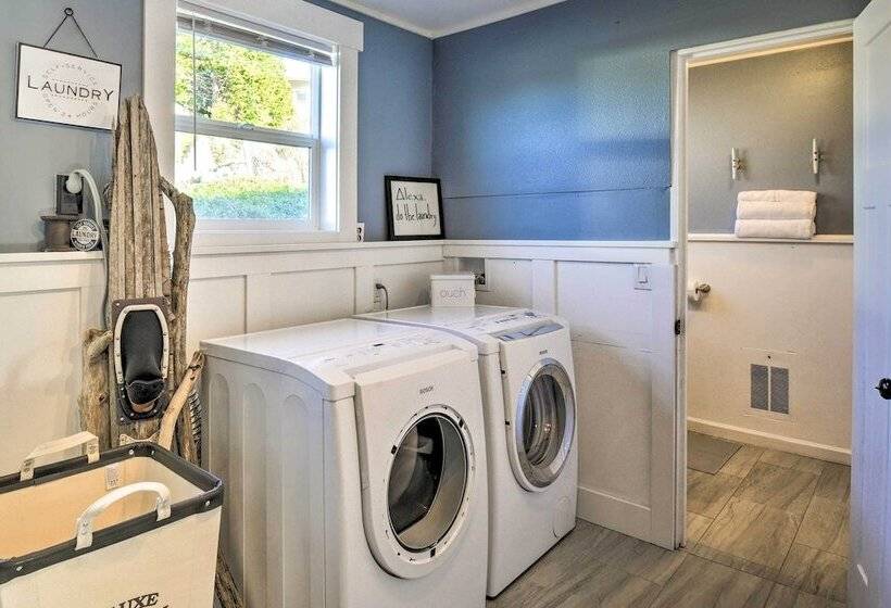 Gig Harbor House W/ Private Beach + Views!