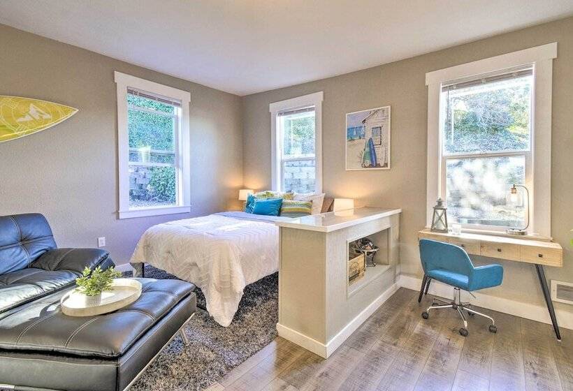 Gig Harbor House W/ Private Beach + Views!