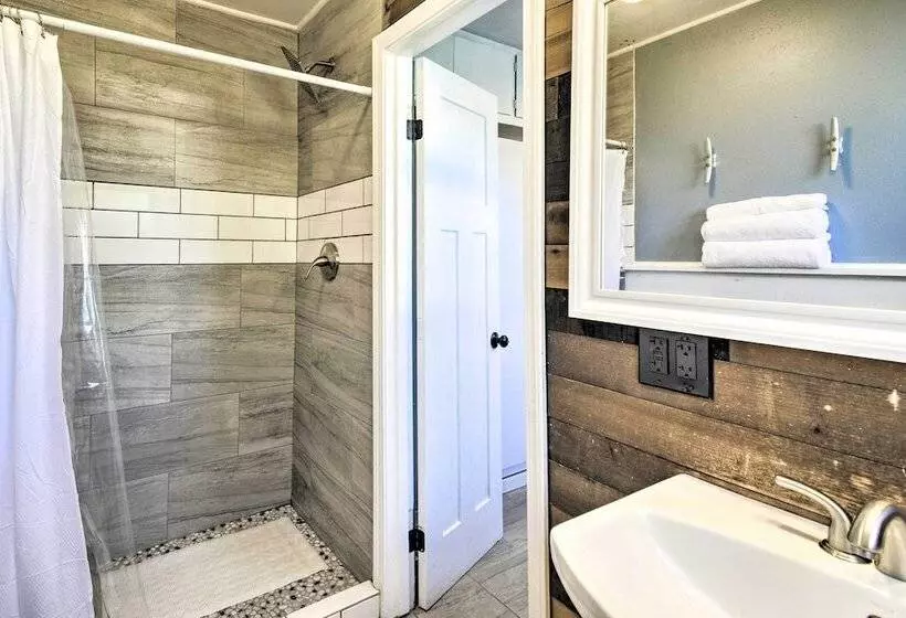 Gig Harbor House W/ Private Beach + Views!