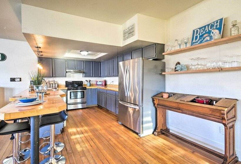 Gig Harbor House W/ Private Beach + Views!