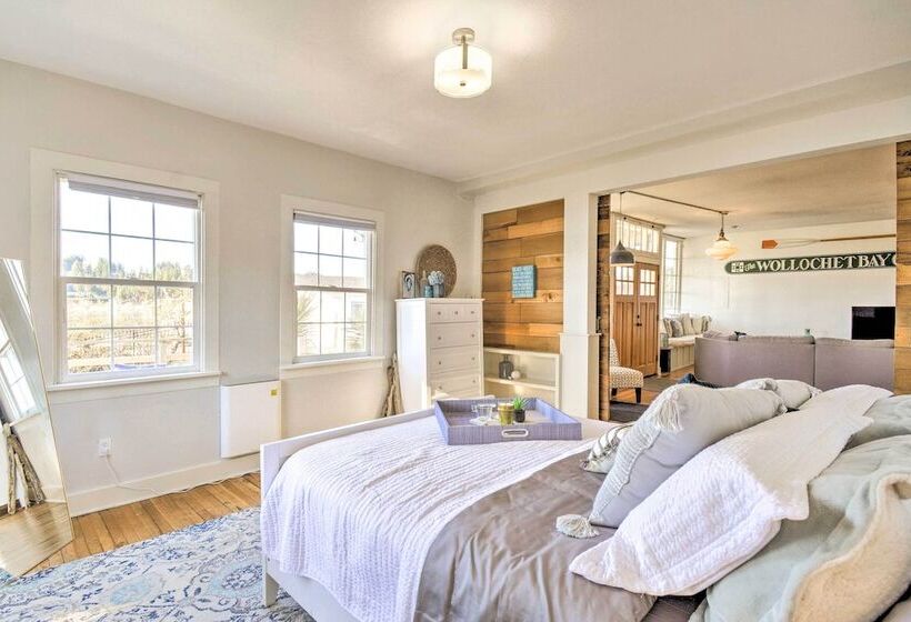 Gig Harbor House W/ Private Beach + Views!