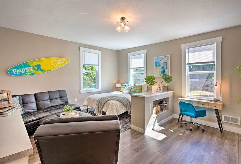 Gig Harbor House W/ Private Beach + Views!