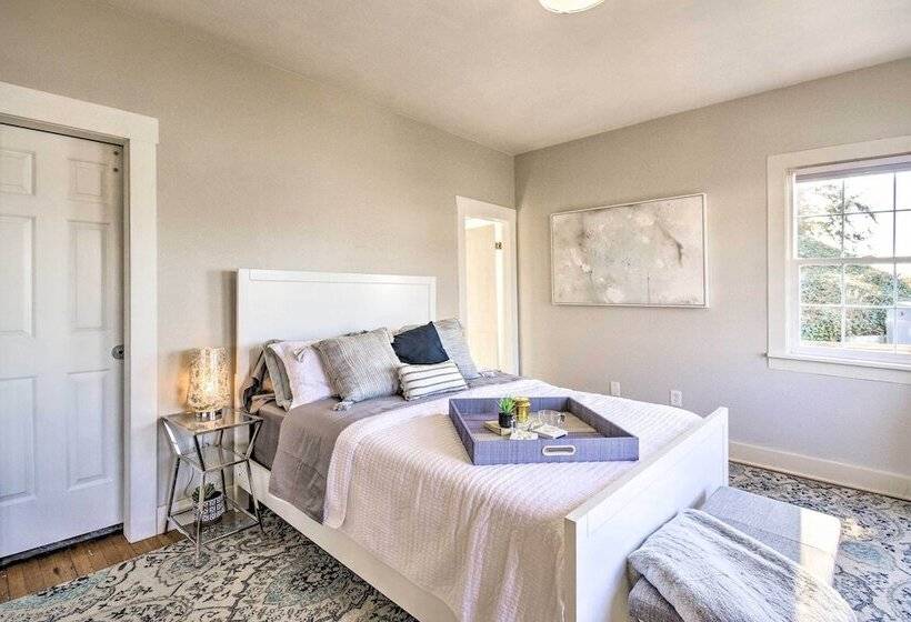 Gig Harbor House W/ Private Beach + Views!