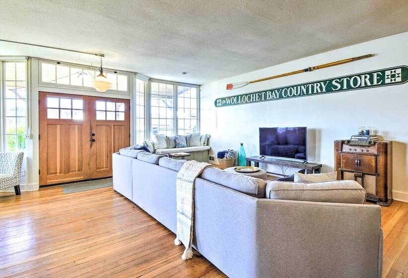 Gig Harbor House W/ Private Beach + Views!