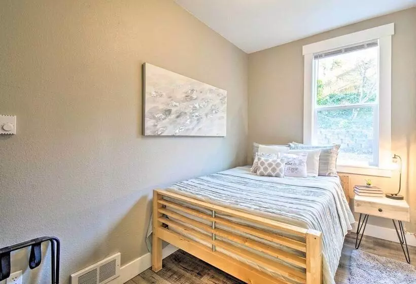 Gig Harbor House W/ Private Beach + Views!