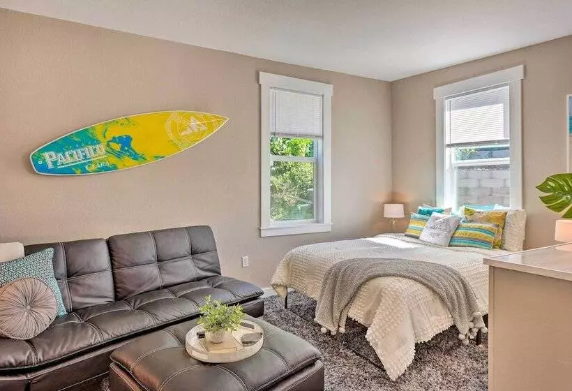 Gig Harbor House W/ Private Beach + Views!