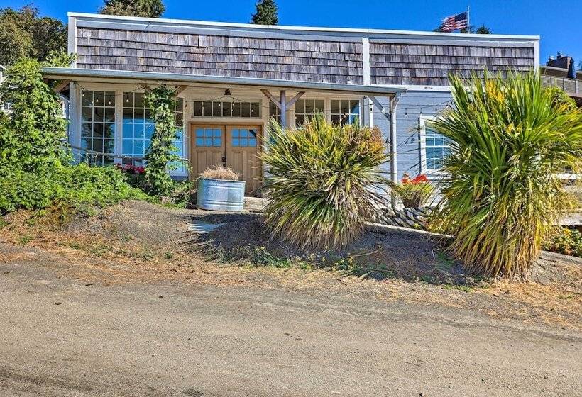 Gig Harbor House W/ Private Beach + Views!