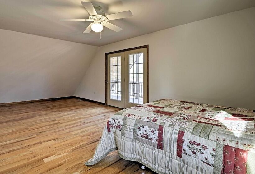 Benton Home On 50 Acres W/ Private Deck & Views!