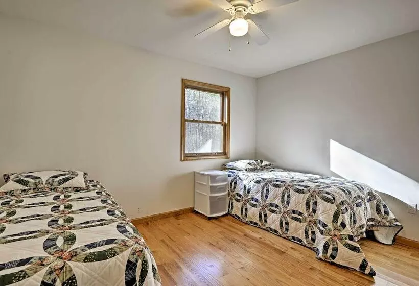 Benton Home On 50 Acres W/ Private Deck & Views!