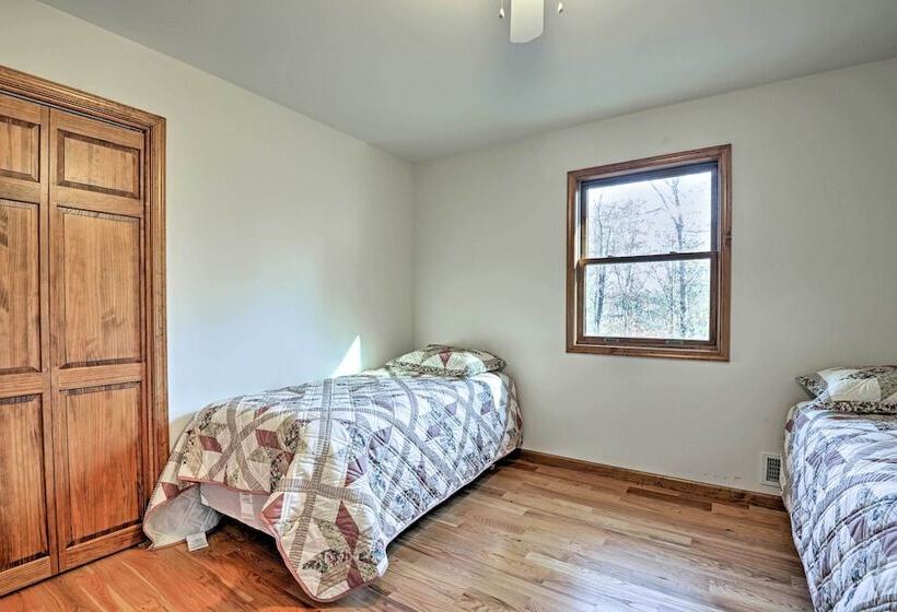 Benton Home On 50 Acres W/ Private Deck & Views!