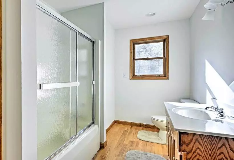 Benton Home On 50 Acres W/ Private Deck & Views!