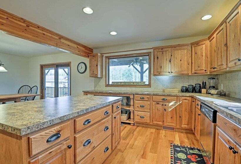 Benton Home On 50 Acres W/ Private Deck & Views!